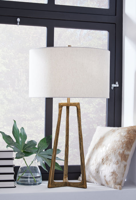 Wynlett Metal Table Lamp