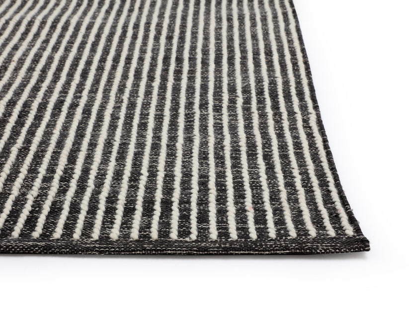 Serene Hand Woven Rug Black / White