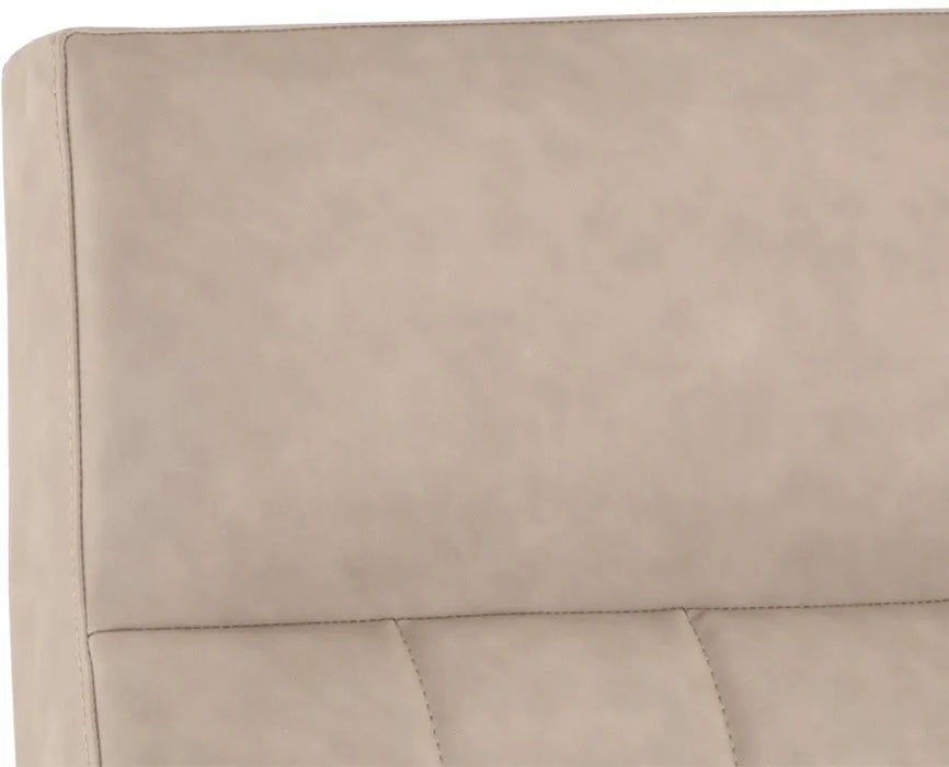 Coelho Lounge Chair