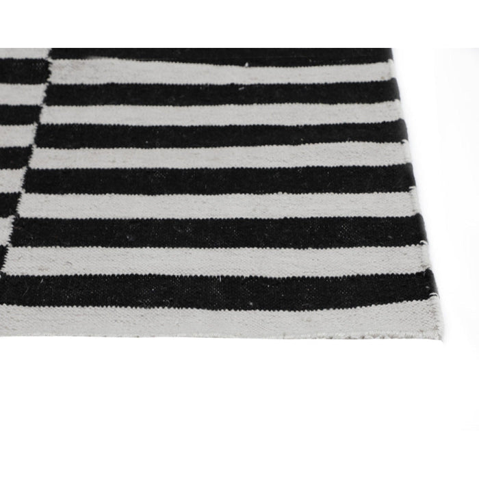 Zigby Hand Woven Rug Black / Ivory