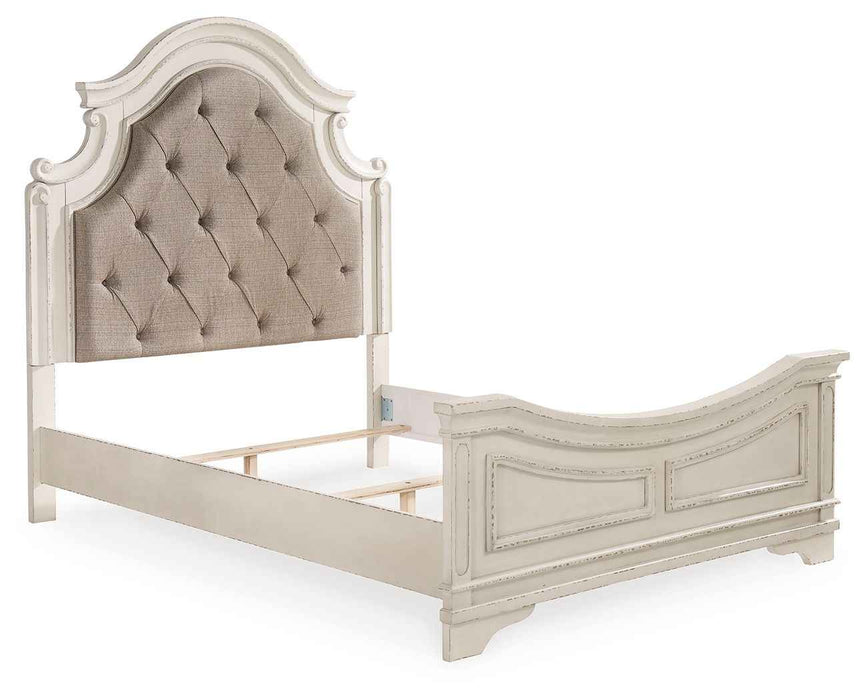 Realyn - Upholstered Panel Bed