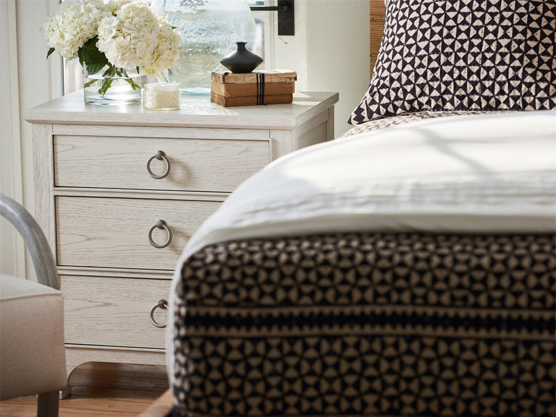 Escape Nightstand Pearl Silver