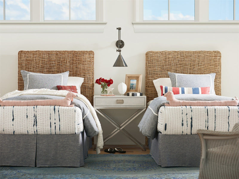 Escape Night Table Pearl Silver