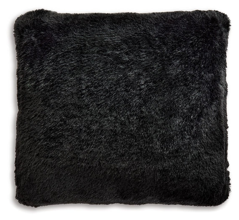 Gariland - Faux Fur Pillow