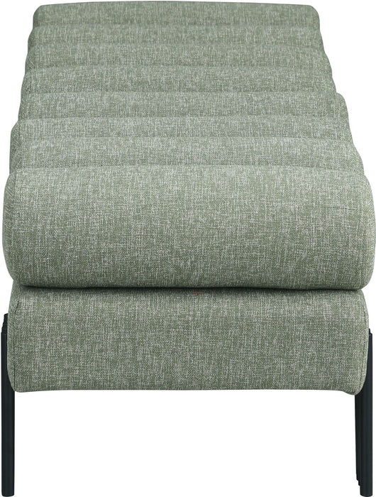 Akeela - Bench