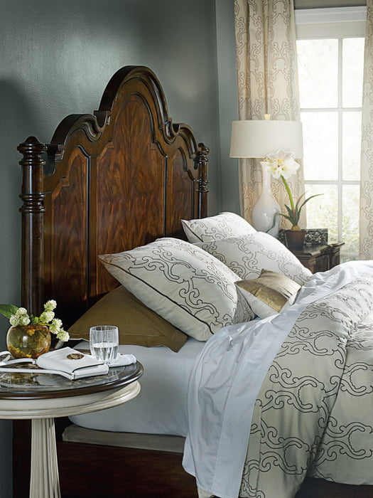 Leesburg Queen Poster Bed
